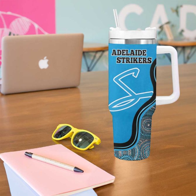 Adelaide Strikers Indigenous Art #8211; Grunge Style Custom Stanley Quencher 40Oz Stainless Steel Tumbler With Handle - Image 5