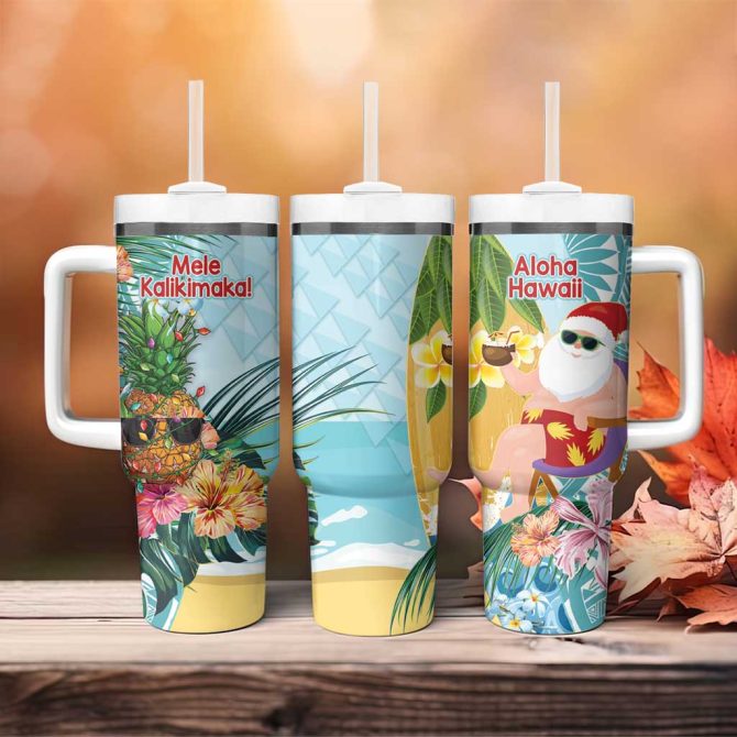 Aloha Hawaii Mele Kalikimaka Chilling Santa With Pineapple Polynesian Custom Stanley Quencher 40Oz Stainless Steel Tumbler With Handle - Image 4