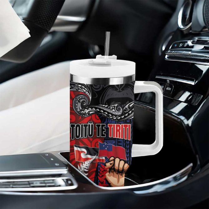Aotearoa And Samoa Toitu Te Tiriti Honour The Treaty Te Tiriti Is Us Custom Stanley Quencher 40Oz Stainless Steel Tumbler With Handle - Image 8