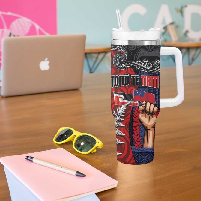 Aotearoa And Samoa Toitu Te Tiriti Honour The Treaty Te Tiriti Is Us Custom Stanley Quencher 40Oz Stainless Steel Tumbler With Handle - Image 5