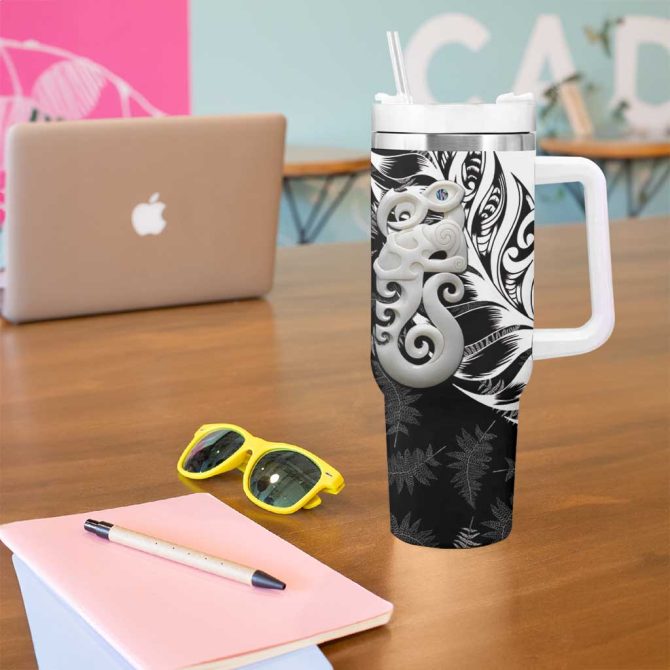 Aotearoa Manaia Nz Maori Silver Fern Custom Stanley Quencher 40Oz Stainless Steel Tumbler With Handle - Image 5