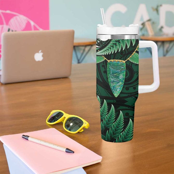Aotearoa Pounamu Niho Silver Fern Mix Maori Green Custom Stanley Quencher 40Oz Stainless Steel Tumbler With Handle - Image 5