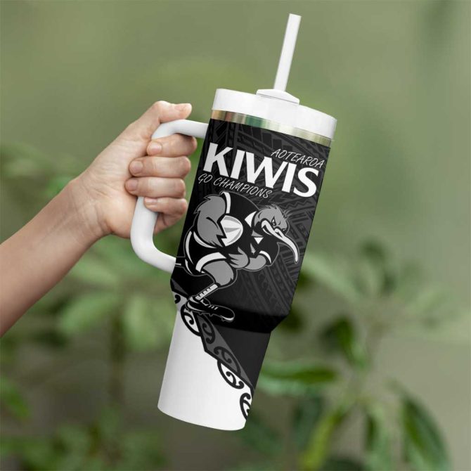 Aotearoa Rugby Maori Kiwi Mascot Custom Stanley Quencher 40Oz Stainless Steel Tumbler With Handle - Image 3