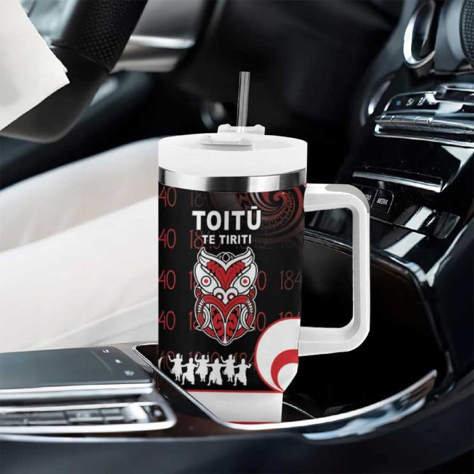 Aotearoa Toitu He Whakaputanga Toitu Te Tiriti O Waitangi Custom Stanley Quencher 40Oz Stainless Steel Tumbler With Handle - Image 8