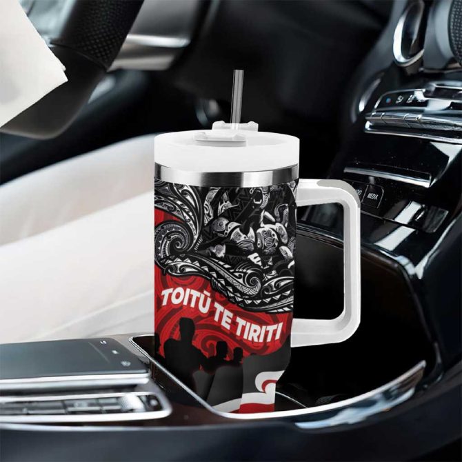 Aotearoa Toitu Te Tiriti Honoring Te Tiriti O Waitangi Maori Haka Custom Stanley Quencher 40Oz Stainless Steel Tumbler With Handle - Image 8