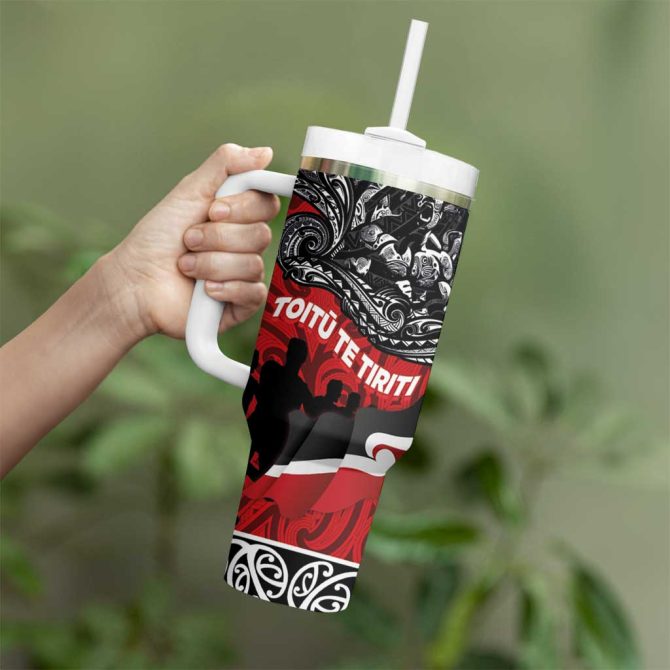 Aotearoa Toitu Te Tiriti Honoring Te Tiriti O Waitangi Maori Haka Custom Stanley Quencher 40Oz Stainless Steel Tumbler With Handle - Image 3