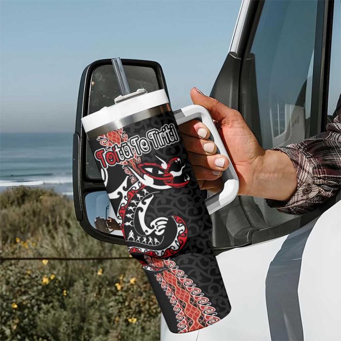 Aotearoa Toitu Te Tiriti Maori Taniwha Haka Honour The Treaty Custom Stanley Quencher 40Oz Stainless Steel Tumbler With Handle - Image 7