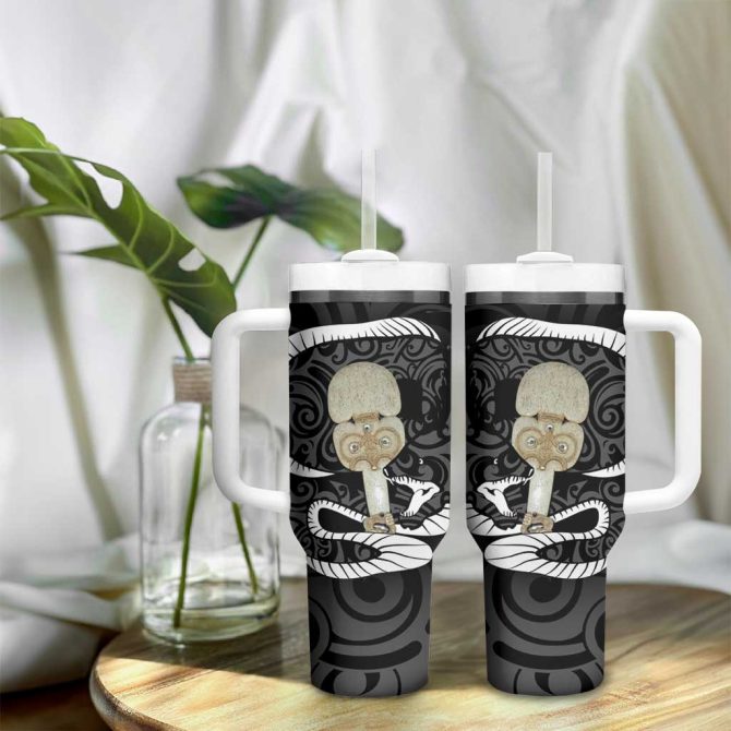 Black New Zealand Eel Aotearoa Maori Tuna With Kotiate Weapon Custom Stanley Quencher 40Oz Stainless Steel Tumbler With Handle - Image 9