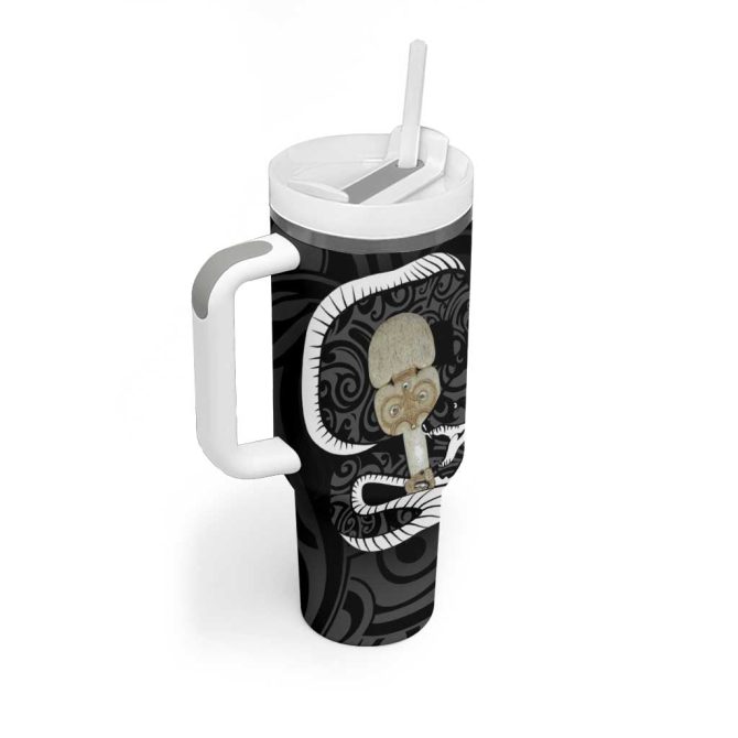Black New Zealand Eel Aotearoa Maori Tuna With Kotiate Weapon Custom Stanley Quencher 40Oz Stainless Steel Tumbler With Handle - Image 2
