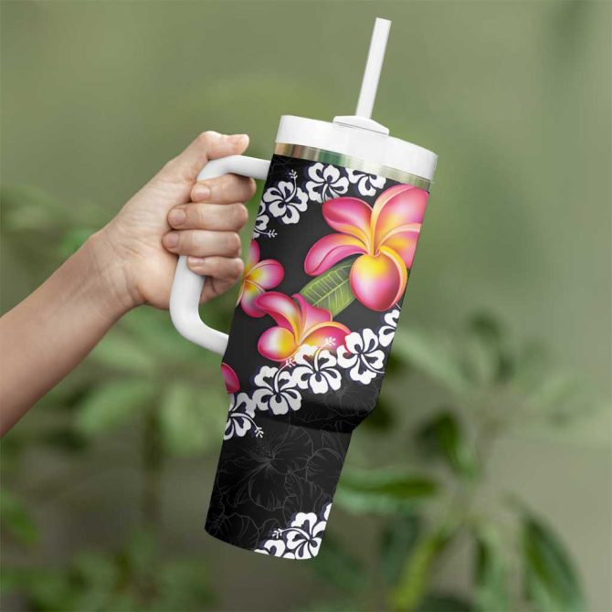 Black Polynesia Plumeria With Hibiscus Tropical Custom Stanley Quencher 40Oz Stainless Steel Tumbler With Handle - Image 3