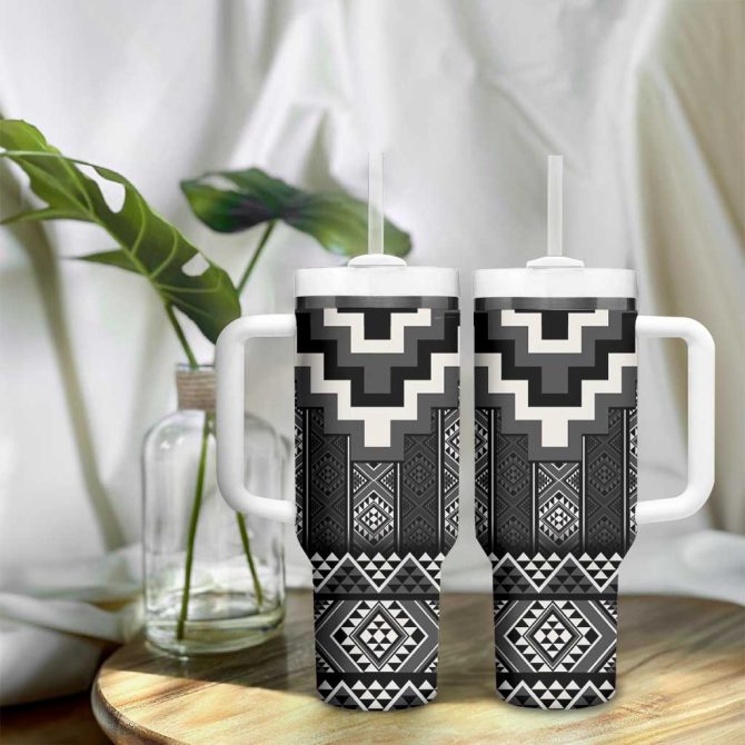 Black Taniko Aotearoa Niho Taniwha Mix Poutama Custom Stanley Quencher 40Oz Stainless Steel Tumbler With Handle - Image 9