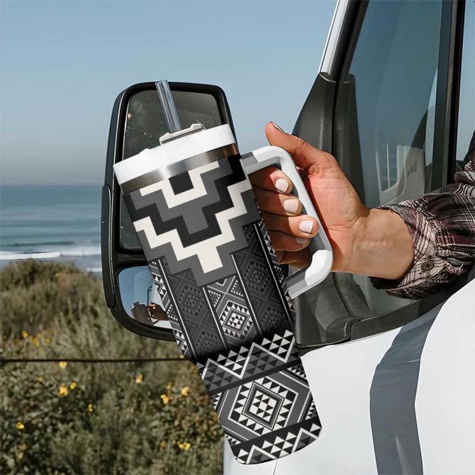 Black Taniko Aotearoa Niho Taniwha Mix Poutama Custom Stanley Quencher 40Oz Stainless Steel Tumbler With Handle - Image 7