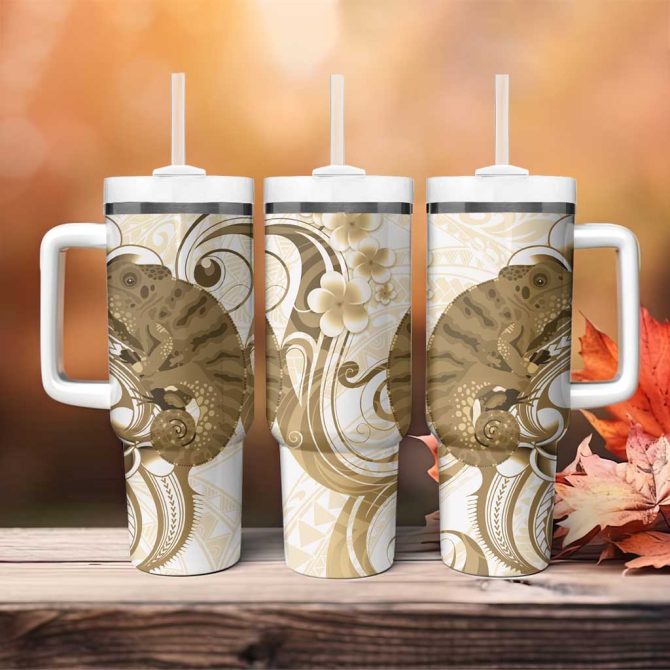 Brown And White Hawaii Chameleon Plumeria Polynesian Tribal Art Custom Stanley Quencher 40Oz Stainless Steel Tumbler With Handle - Image 4