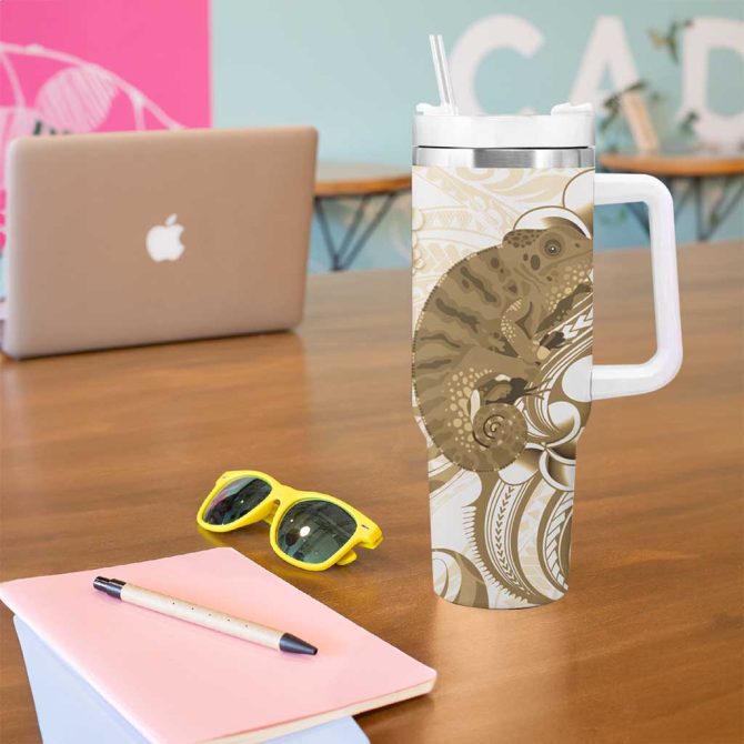 Brown And White Hawaii Chameleon Plumeria Polynesian Tribal Art Custom Stanley Quencher 40Oz Stainless Steel Tumbler With Handle - Image 5