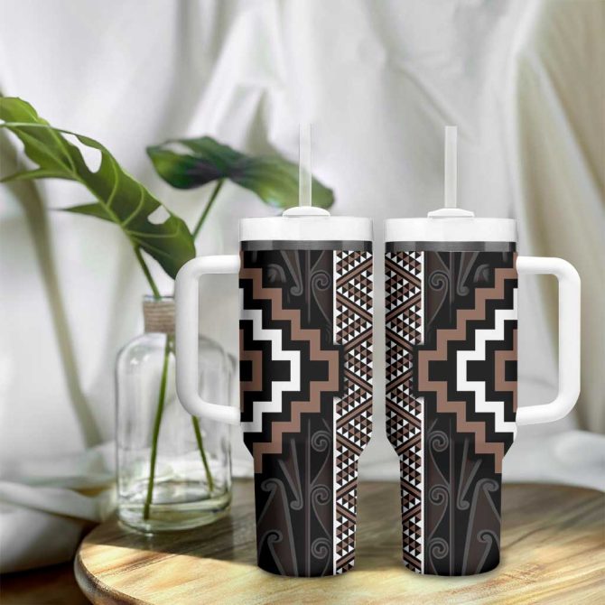 Classic Tukutuku Pattern Aotearoa Niho Taniwha And Puhoro Motifs Custom Stanley Quencher 40Oz Stainless Steel Tumbler With Handle - Image 9