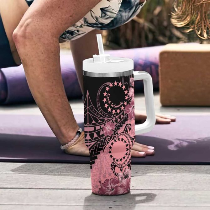 Cook Islands Turtle Stars And Hibiscus Pink Custom Stanley Quencher 40Oz Stainless Steel Tumbler With Handle - Image 6