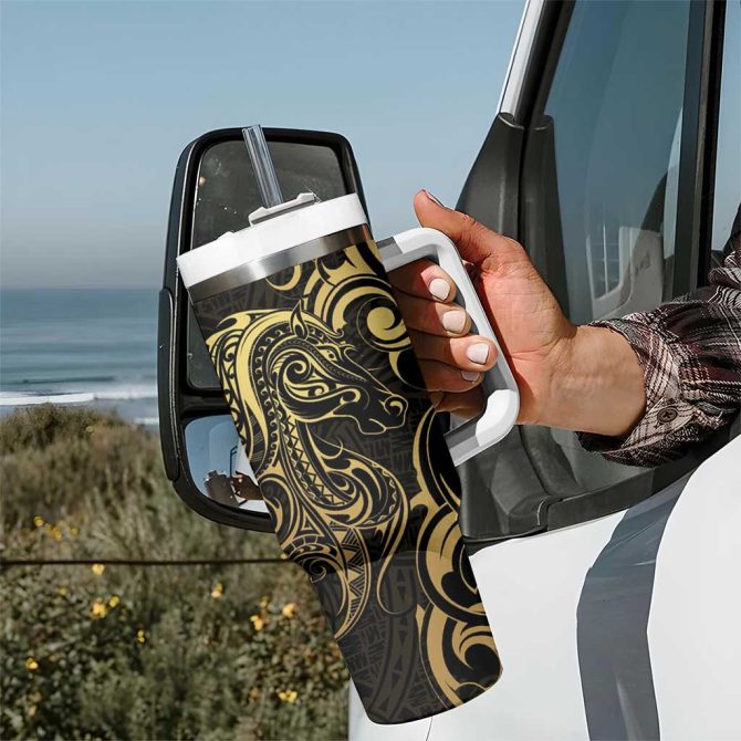 Gold And Black Aoteara Horse Racing Nz Maori Custom Stanley Quencher 40Oz Stainless Steel Tumbler With Handle - Image 7