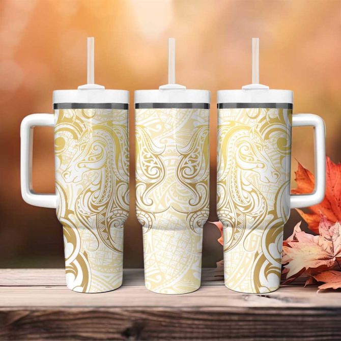 Gold And White Aoteara Horse Racing Nz Maori Custom Stanley Quencher 40Oz Stainless Steel Tumbler With Handle - Image 4