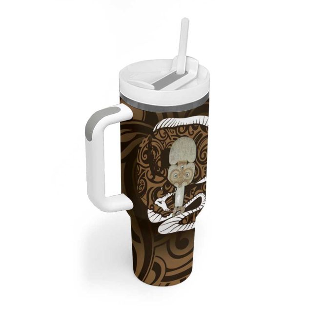 Gold New Zealand Eel Aotearoa Maori Tuna With Kotiate Weapon Custom Stanley Quencher 40Oz Stainless Steel Tumbler With Handle - Image 2