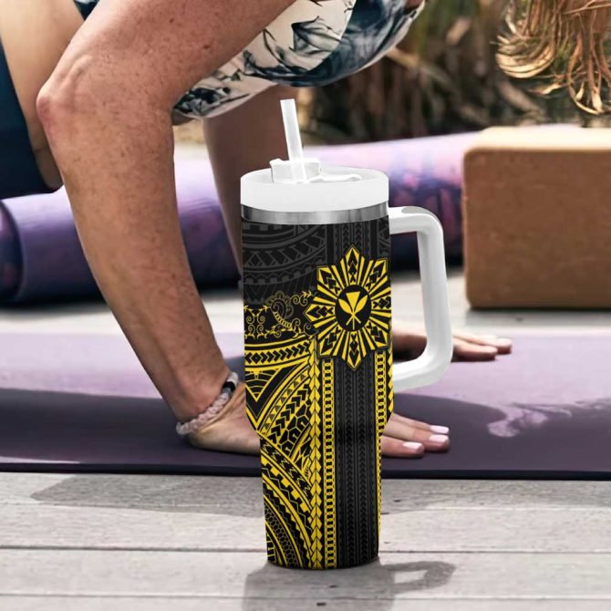 Hawaii And Philippines Together Polynesian With Filipino Barong Gold Custom Stanley Quencher 40Oz Stainless Steel Tumbler With Handle - Image 6