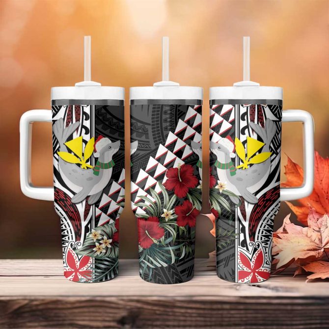 Hawaii Monk Seal Santa Hibiscus Kakau Mele Kalikimaka Custom Stanley Quencher 40Oz Stainless Steel Tumbler With Handle - Image 4