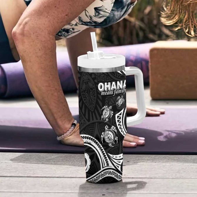 Hawaii Ohana Means Family Sea Turtle Polynesian Custom Stanley Quencher 40Oz Stainless Steel Tumbler With Handle - Image 6