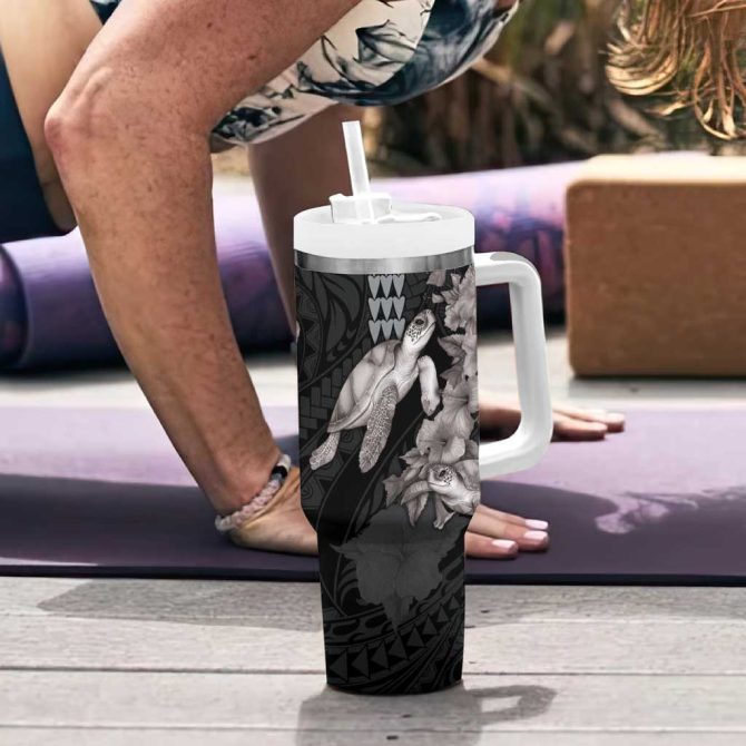 Hawaiian Turtle Love Sweet Hibiscus And Kakau Grayscale Color Custom Stanley Quencher 40Oz Stainless Steel Tumbler With Handle - Image 6