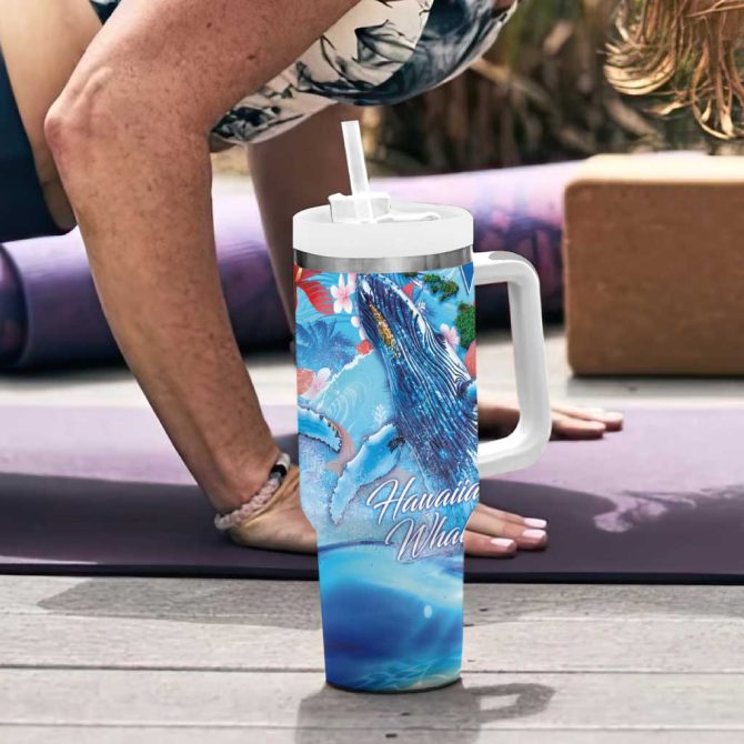Hawaiian Waves Whale Kakau Art And Tropical Red Hibiscus Flowers Custom Stanley Quencher 40Oz Stainless Steel Tumbler With Handle - Image 6