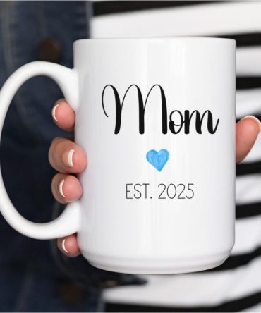 Mom Est 2025 Coffee Mug