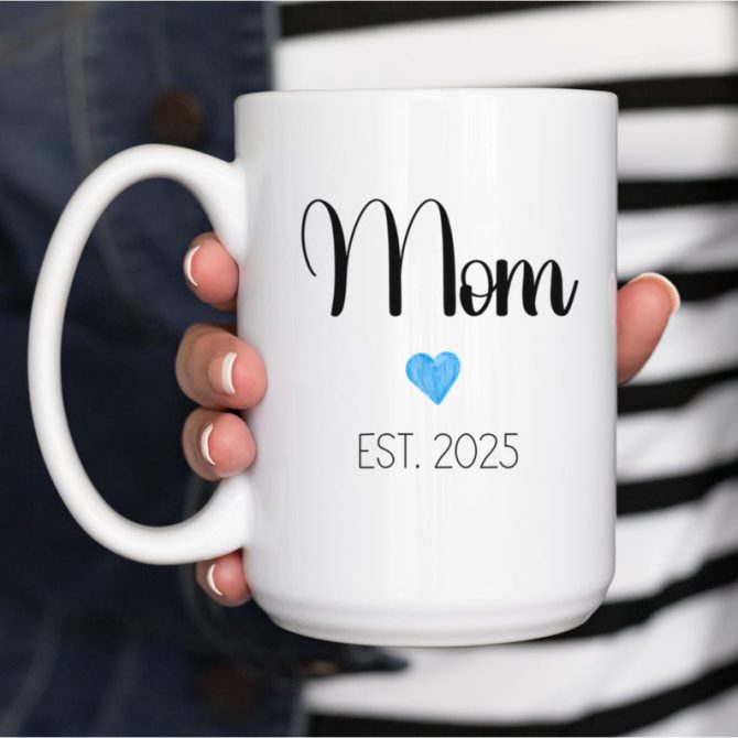 Mom Est 2025 Coffee Mug