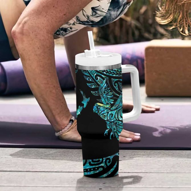New Zealand Sulphur-Crested Cockatoo Aotearoa Maori Mix Paua Shell Custom Stanley Quencher 40Oz Stainless Steel Tumbler With Handle - Image 6