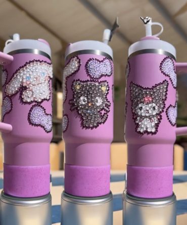 Rhinestone Bling Hello Kitty Cartoon Custom Stanley Quencher 40Oz Stainless Steel Tumbler With Handle