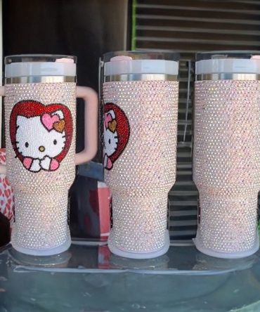 Rhinestone Bling Hello Kitty Cartoon Custom Stanley Quencher 40Oz Stainless Steel Tumbler With Handle