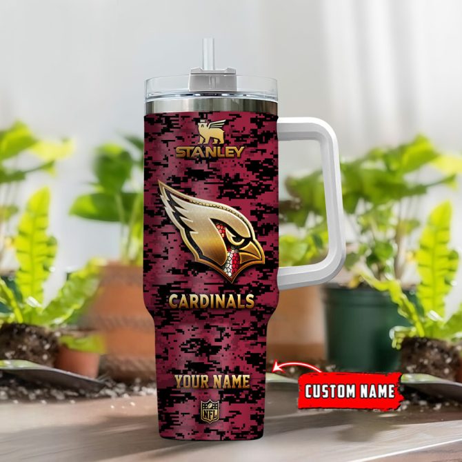 Arizona Cardinals Nfl Camouflage Golden Logo Custom Stanley Quencher 40Oz Stainless Steel Tumbler With Handle - Image 2