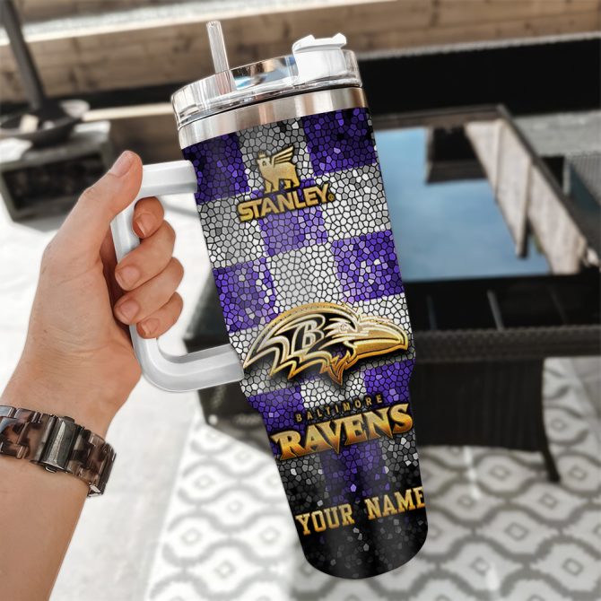 Baltimore Ravens Nfl Glitter Golden Logo Custom Stanley Quencher 40Oz Stainless Steel Tumbler With Handle - Image 3