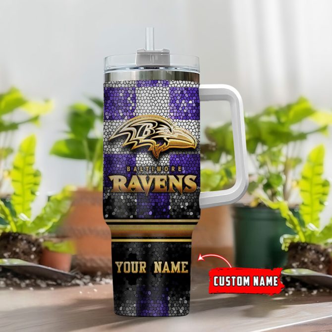 Baltimore Ravens Nfl Glitter Golden Logo Custom Stanley Quencher 40Oz Stainless Steel Tumbler With Handle - Image 2