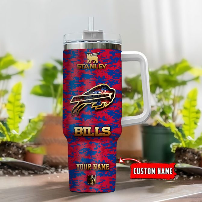 Buffalo Bills Nfl Camouflage Golden Logo Custom Stanley Quencher 40Oz Stainless Steel Tumbler With Handle - Image 2