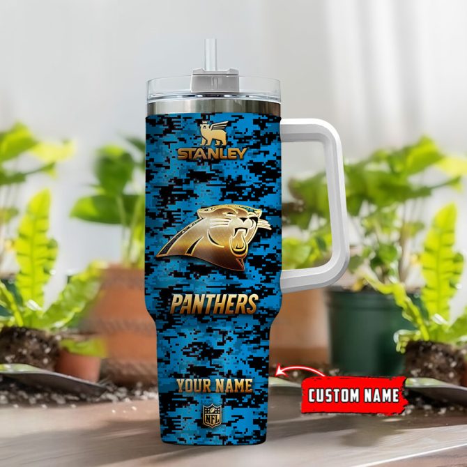 Carolina Panthers Nfl Camouflage Golden Logo Custom Stanley Quencher 40Oz Stainless Steel Tumbler With Handle - Image 2