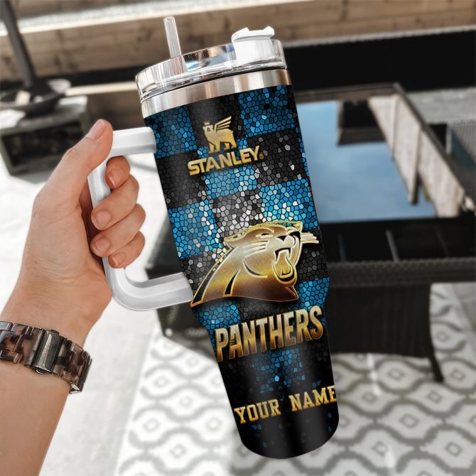 Carolina Panthers Nfl Glitter Golden Logo Custom Stanley Quencher 40Oz Stainless Steel Tumbler With Handle - Image 3