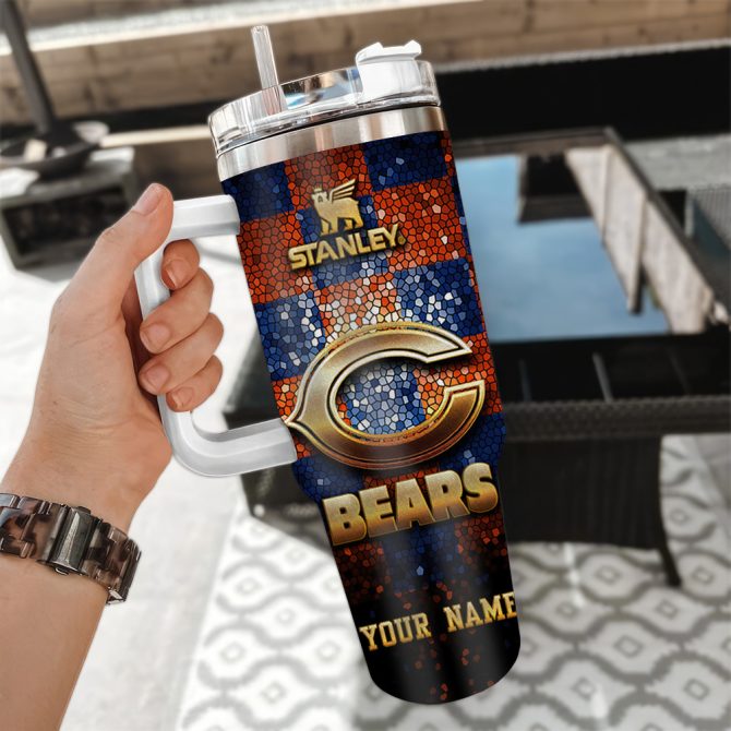 Chicago Bears Nfl Glitter Golden Logo Custom Stanley Quencher 40Oz Stainless Steel Tumbler With Handle - Image 3