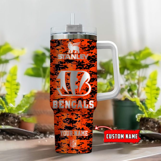 Cincinnati Bengals Nfl Camouflage Silver Logo Custom Stanley Quencher 40Oz Stainless Steel Tumbler With Handle - Image 2