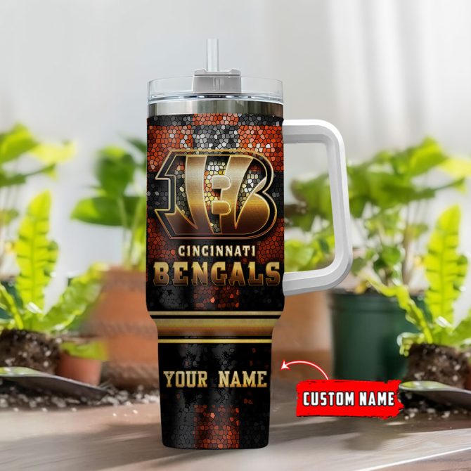 Cincinnati Bengals Nfl Glitter Golden Logo Custom Stanley Quencher 40Oz Stainless Steel Tumbler With Handle - Image 2