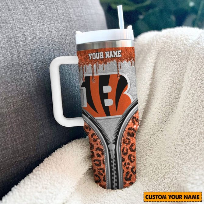 Cincinnati Bengals Nfl Glitter Leopard Print Custom Stanley Quencher 40Oz Stainless Steel Tumbler With Handle - Image 2