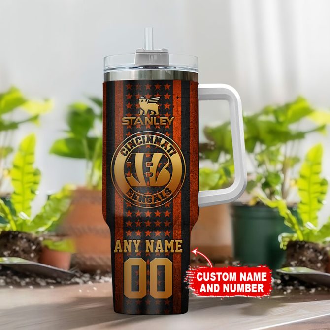 Cincinnati Bengals Nfl Golden Logos Us Flag Custom Stanley Quencher 40Oz Stainless Steel Tumbler With Handle - Image 2