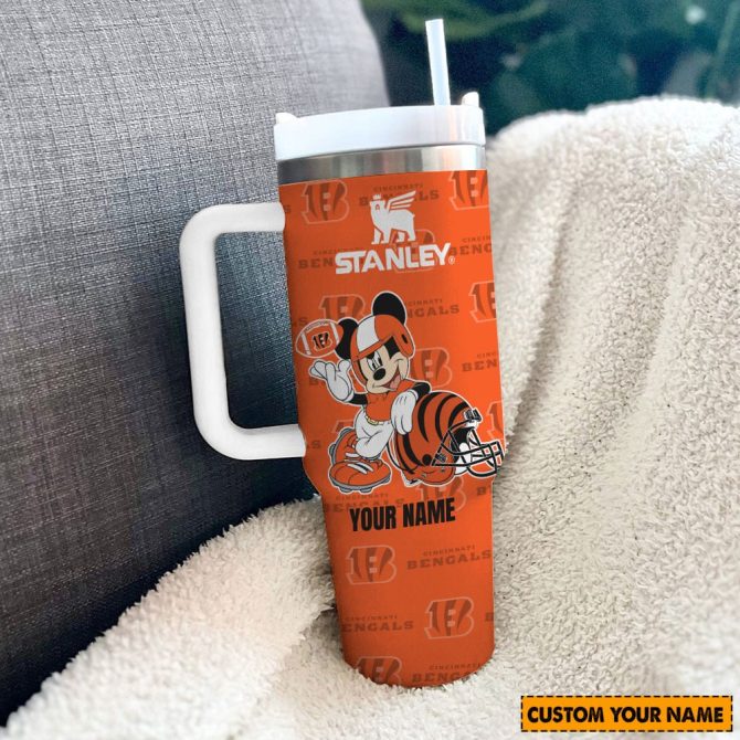 Cincinnati Bengals Nfl Mickey Mouse Custom Stanley Quencher 40Oz Stainless Steel Tumbler With Handle - Image 2