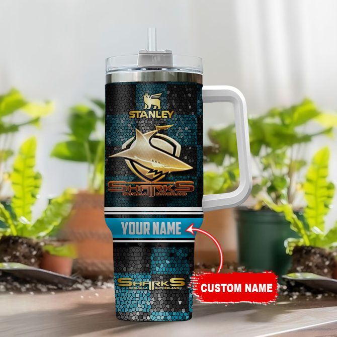 Cronulla-Sutherland Sharks Nrl Golden Logo Stained Glass Effect Custom Stanley Quencher 40Oz Stainless Steel Tumbler With Handle - Image 2