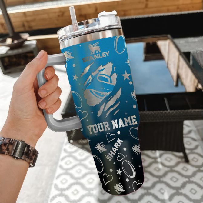 Cronulla-Sutherland Sharks Nrl Silver Logo Custom Stanley Quencher 40Oz Stainless Steel Tumbler With Handle - Image 3