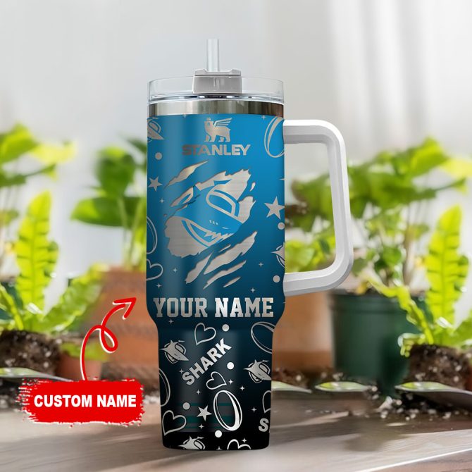Cronulla-Sutherland Sharks Nrl Silver Logo Custom Stanley Quencher 40Oz Stainless Steel Tumbler With Handle - Image 2