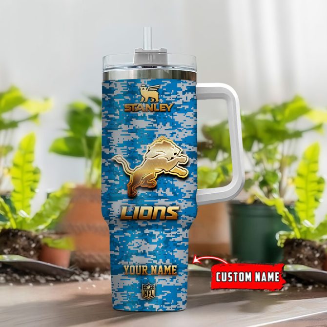 Detroit Lions Nfl Camouflage Golden Logo Custom Stanley Quencher 40Oz Stainless Steel Tumbler With Handle - Image 2