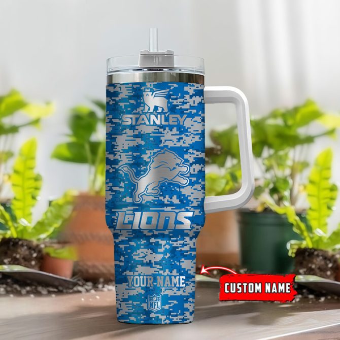 Detroit Lions Nfl Camouflage Silver Logo Custom Stanley Quencher 40Oz Stainless Steel Tumbler With Handle - Image 2